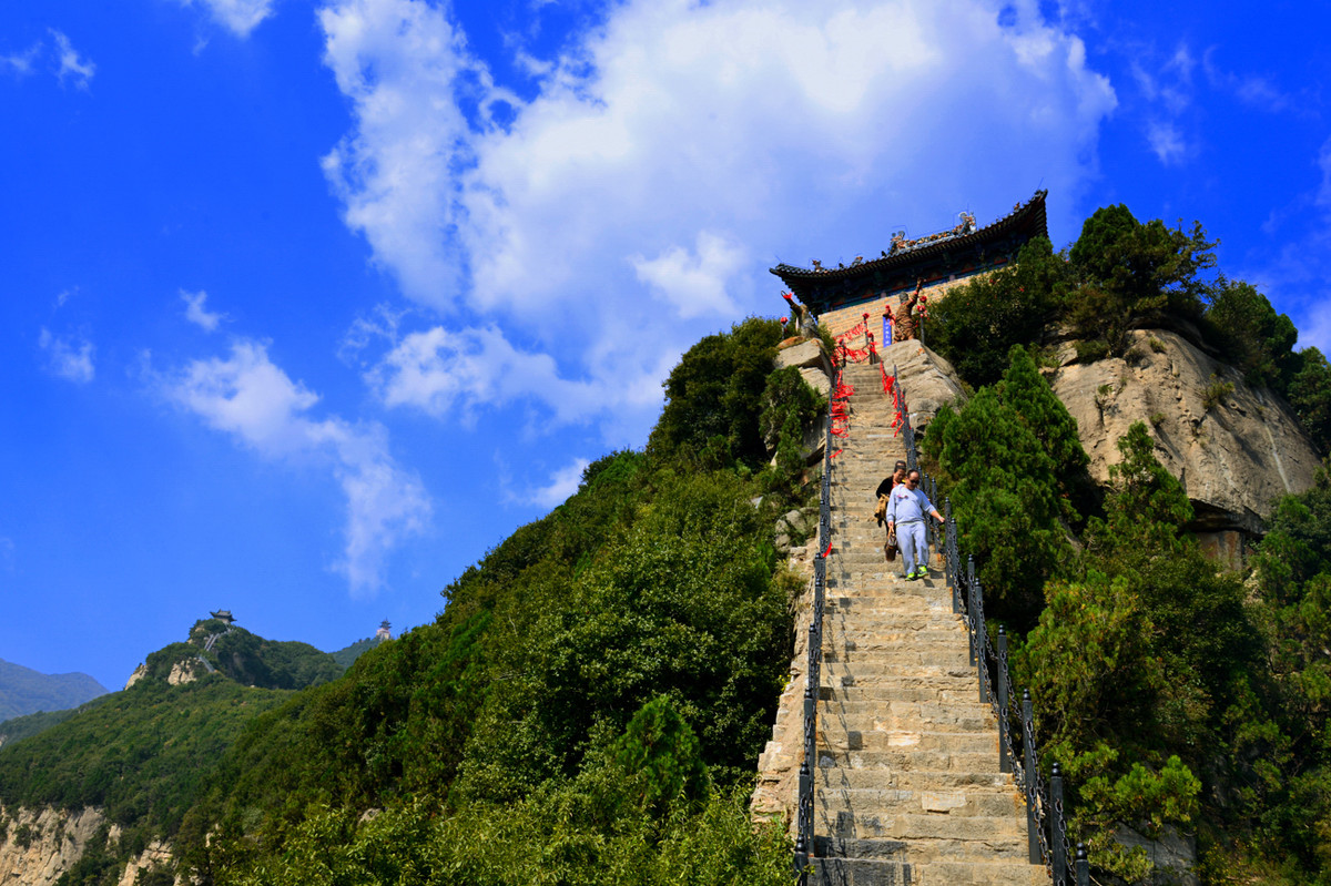 探秘自然奇观 山西云丘山冰洞，中国北方罕见的冰封世界